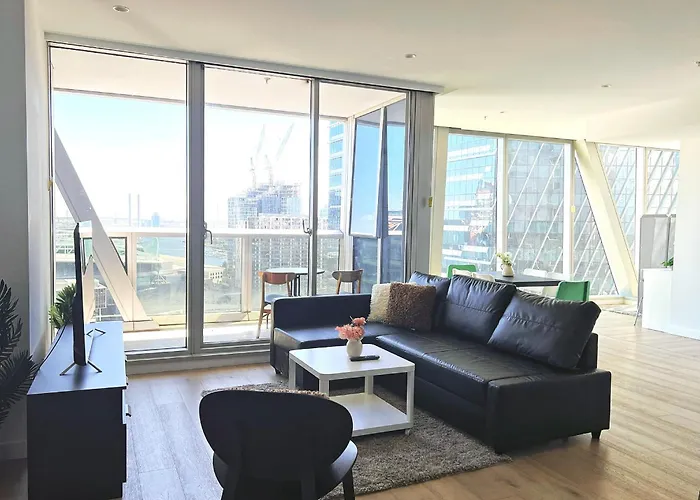 Wsp Lux 3B2B Flat In Cbd With Balcony