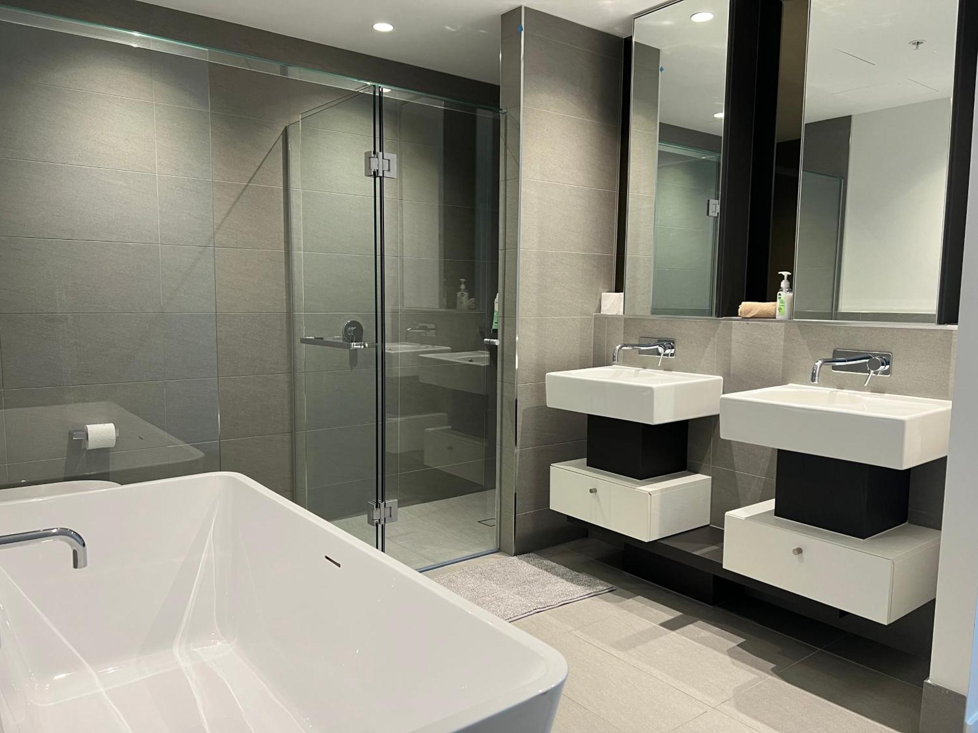 Wsp Lux 3b2b Flat In Cbd With Balcony Apartment *