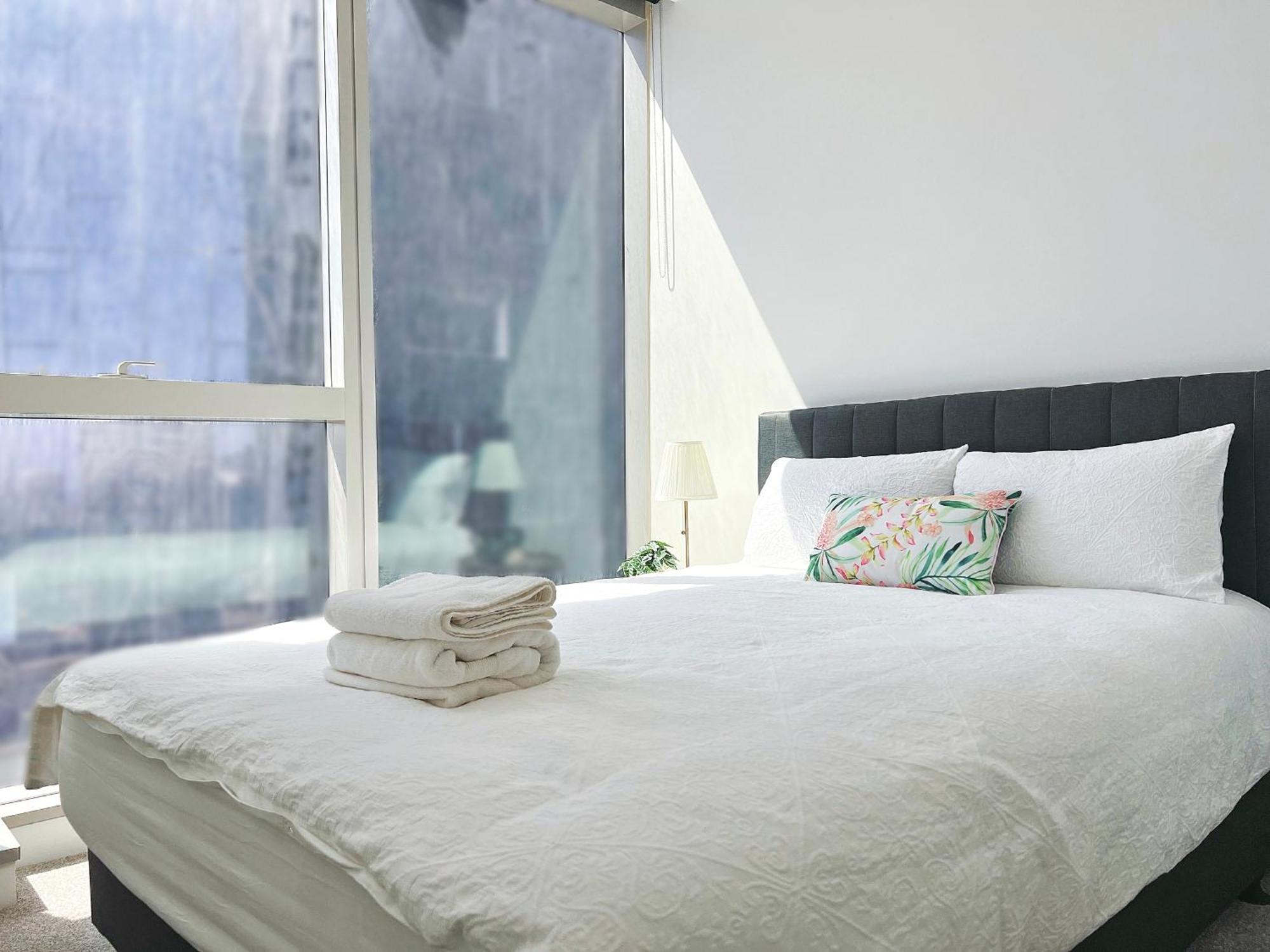 Wsp Lux 3b2b Flat In Cbd With Balcony Melbourne